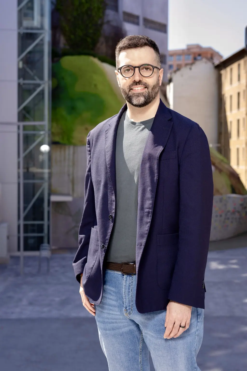 Gorka Álvarez en la Plaza 8 de Marzo de Sestao
