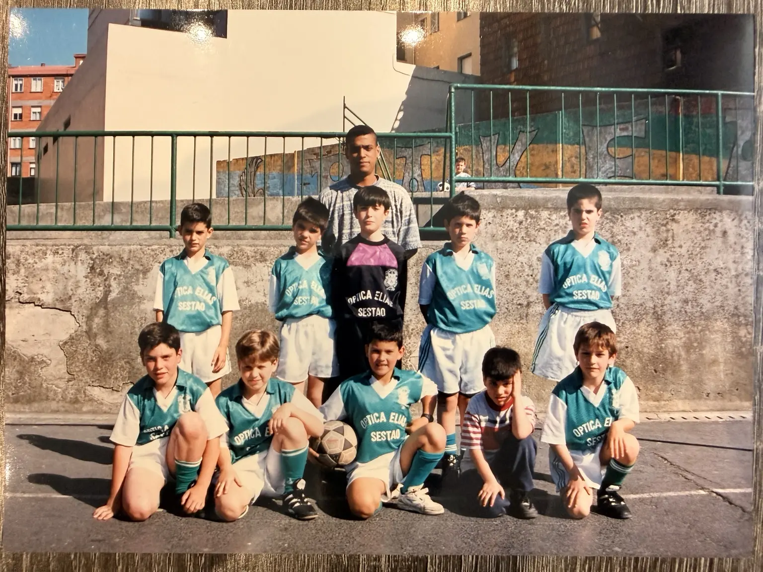 Gorka Álvarez con el equipo benjamín de futbito de La Salle