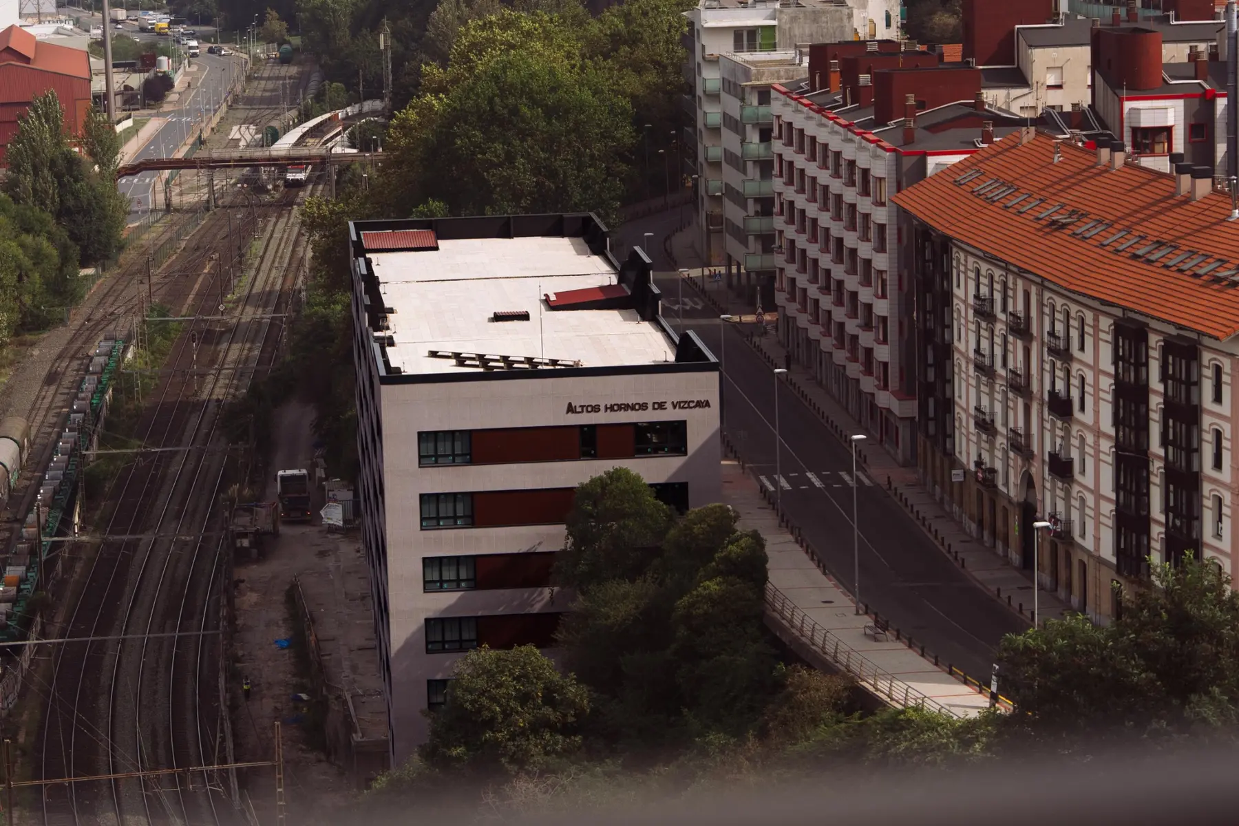 Vista aérea de la Escuela de Aprendices y Txabarri en Sestao